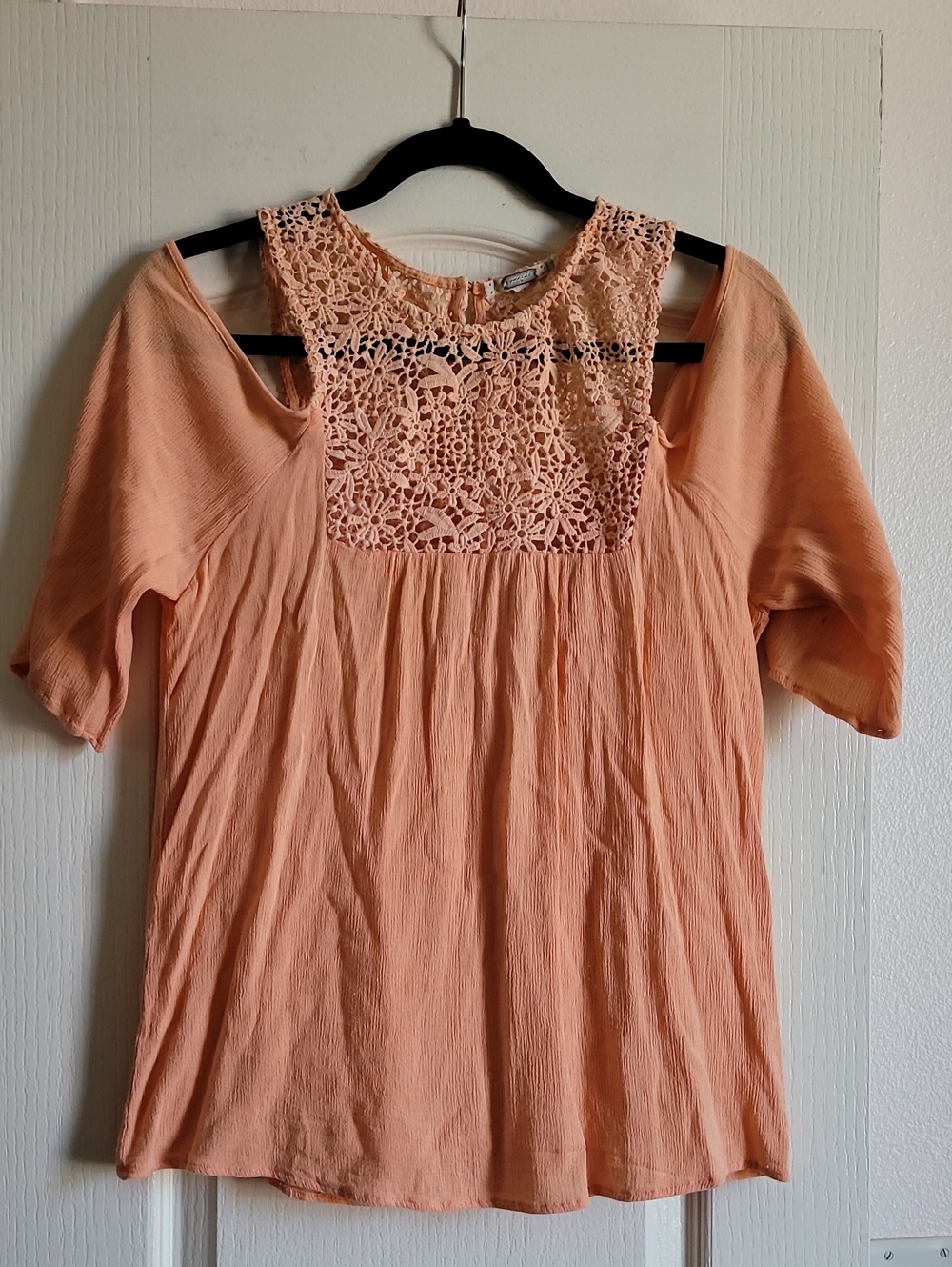 Gimmicks- Crochet Yoke Cold-Shoulder Tunic Top in Peach
